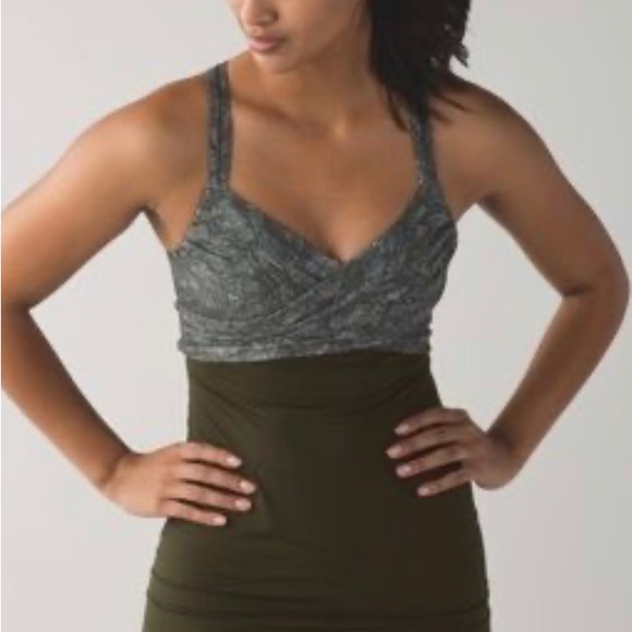 Size 6 Lululemon Wrap It Up tank - Picture 6 of 7